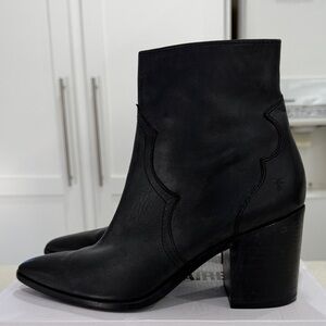 FRYE FLYNN SHORT INSIDE ZIP PEWTER 10M Excellent Condition Retail Price $350